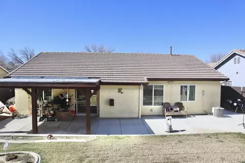 Exterior - 43238 33rd St E, Lancaster, CA 93535 photo 10 of 10