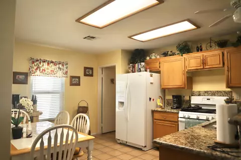 Kitchen - 43238 33rd St E, Lancaster, CA 93535 photo 1 of 4
