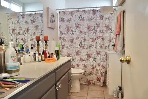 Bath - 43238 33rd St E, Lancaster, CA 93535 photo 2 of 2