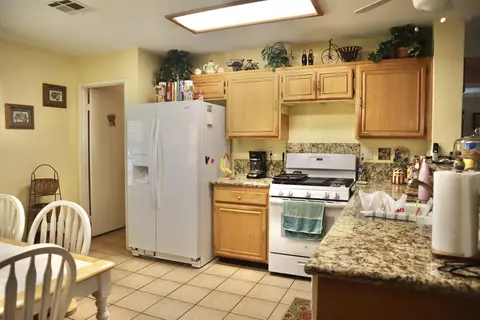 Kitchen - 43238 33rd St E, Lancaster, CA 93535 photo 2 of 4