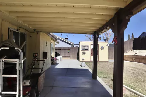 Exterior - 43238 33rd St E, Lancaster, CA 93535 photo 5 of 10
