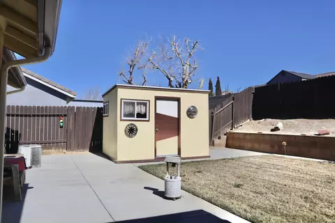 Exterior - 43238 33rd St E, Lancaster, CA 93535 photo 7 of 10