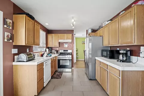 Kitchen - 36706 42nd St E, Palmdale, CA 93552 photo 4 of 5
