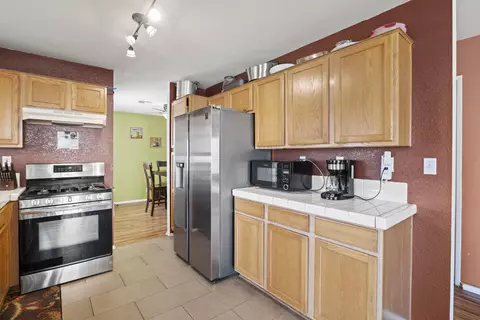 Kitchen - 36706 42nd St E, Palmdale, CA 93552 photo 2 of 5