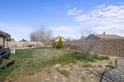 Exterior - 36706 42nd St E, Palmdale, CA 93552 photo 11 of 17