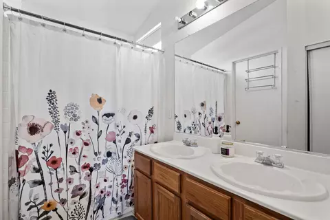 Bath - 36706 42nd St E, Palmdale, CA 93552 photo 2 of 3