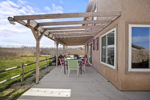 Exterior - 36706 42nd St E, Palmdale, CA 93552 photo 16 of 17