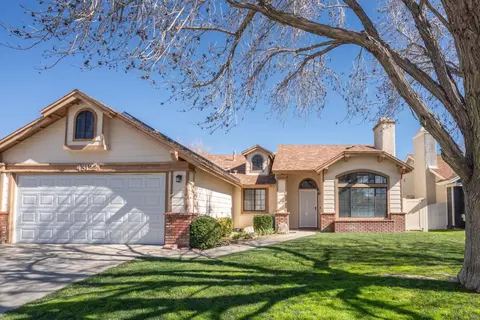 43122 Sunny Ln, Lancaster, CA 93536
