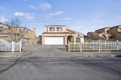 Exterior - 44912 Benald St, Lancaster, CA 93535 photo 3 of 9