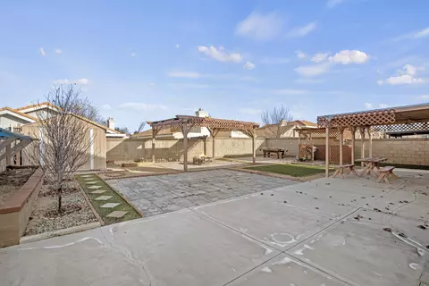 Exterior - 44912 Benald St, Lancaster, CA 93535 photo 4 of 9