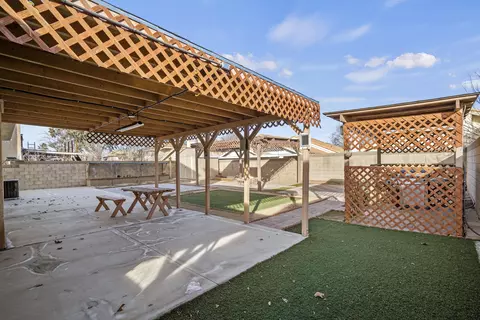 Exterior - 44912 Benald St, Lancaster, CA 93535 photo 5 of 9