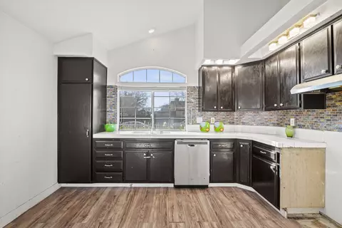 Kitchen - 44912 Benald St, Lancaster, CA 93535 photo 2 of 3