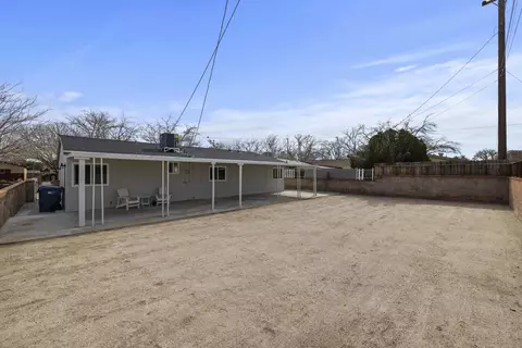 Exterior - 44609 6th St E, Lancaster, CA 93535 photo 5 of 14