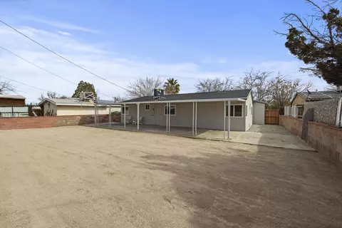 Exterior - 44609 6th St E, Lancaster, CA 93535 photo 7 of 14