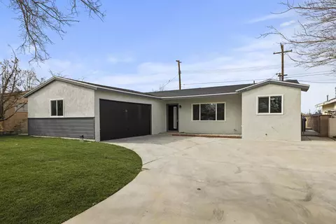 Exterior - 44609 6th St E, Lancaster, CA 93535 photo 11 of 14