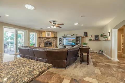 Living - 4053 Paddock Way, Quartz Hill, CA 93536 photo 5 of 10