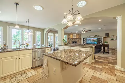 Kitchen - 4053 Paddock Way, Quartz Hill, CA 93536 photo 2 of 6