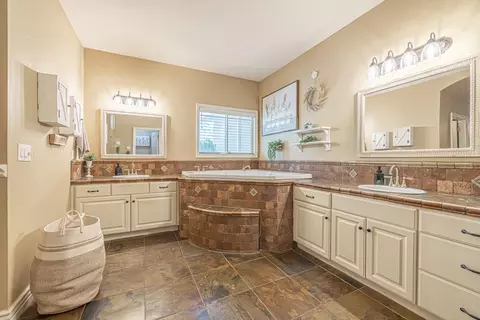Bath - 4053 Paddock Way, Quartz Hill, CA 93536 photo 1 of 6