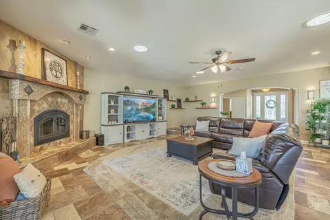Living - 4053 Paddock Way, Quartz Hill, CA 93536 photo 3 of 10