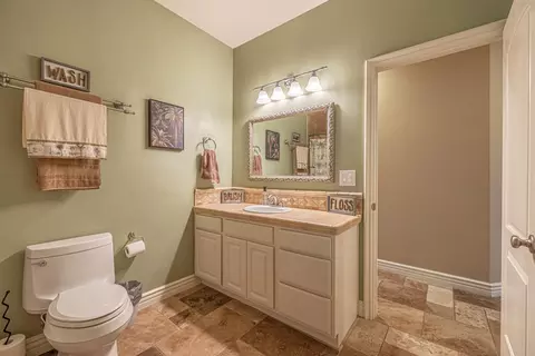 Bath - 4053 Paddock Way, Quartz Hill, CA 93536 photo 5 of 6