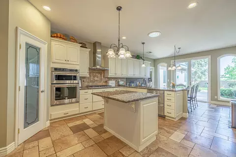 Kitchen - 4053 Paddock Way, Quartz Hill, CA 93536 photo 4 of 6