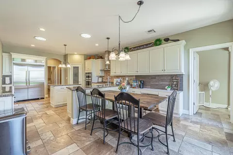 Kitchen - 4053 Paddock Way, Quartz Hill, CA 93536 photo 5 of 6