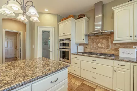 Kitchen - 4053 Paddock Way, Quartz Hill, CA 93536 photo 3 of 6