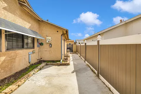 Exterior - 1132 Lancaster Blvd E, Lancaster, CA 93535 photo 3 of 8
