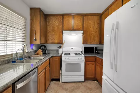 Kitchen - 1132 Lancaster Blvd E, Lancaster, CA 93535 photo 1 of 2