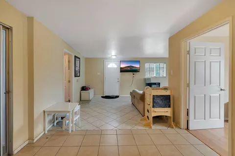 Living - 1132 Lancaster Blvd E, Lancaster, CA 93535 photo 7 of 10