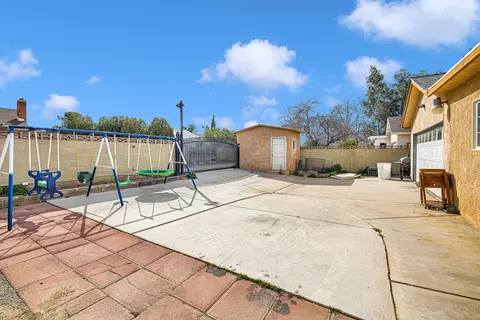 Exterior - 1132 Lancaster Blvd E, Lancaster, CA 93535 photo 6 of 8