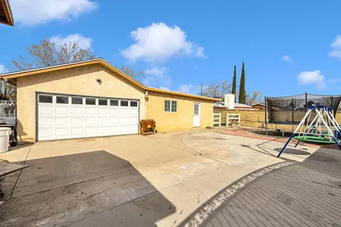 Exterior - 1132 Lancaster Blvd E, Lancaster, CA 93535 photo 4 of 8