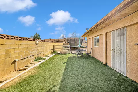 Exterior - 1132 Lancaster Blvd E, Lancaster, CA 93535 photo 5 of 8