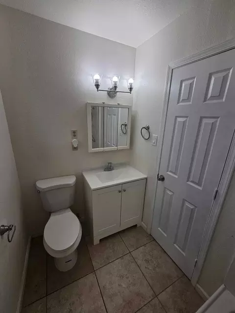 Bath - 27059 Jerome St, Boron, CA 93516 photo 3 of 3