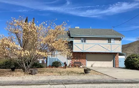 14333 Boxtree Dr, Lake Hughes, CA 93532