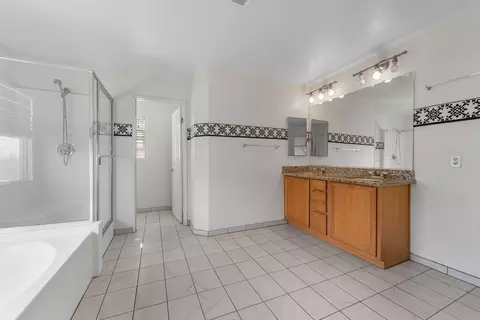 Bath - 1825 Ivesbrook St E, Lancaster, CA 93535 photo 4 of 6