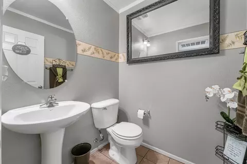 Bath - 1825 Ivesbrook St E, Lancaster, CA 93535 photo 1 of 6