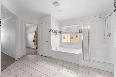 Bath - 1825 Ivesbrook St E, Lancaster, CA 93535 photo 6 of 6