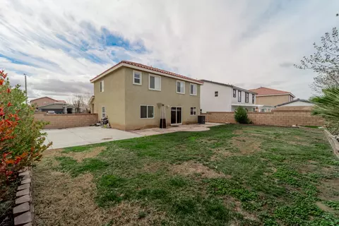 Exterior - 1825 Ivesbrook St E, Lancaster, CA 93535 photo 7 of 9