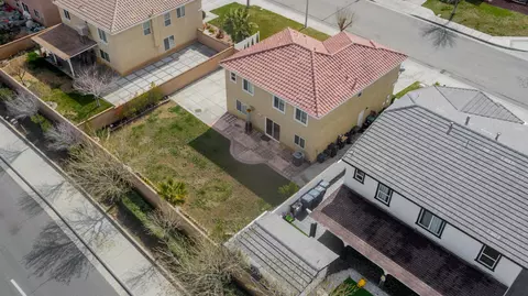 Exterior - 1825 Ivesbrook St E, Lancaster, CA 93535 photo 5 of 9
