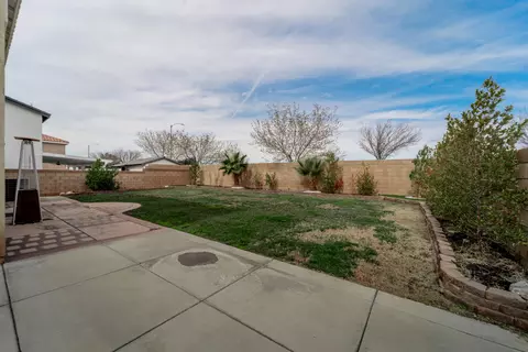 Exterior - 1825 Ivesbrook St E, Lancaster, CA 93535 photo 8 of 9