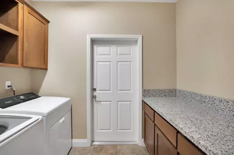 Bath - 1145 Seeger Ave E, Visalia, CA 93292 photo 6 of 7