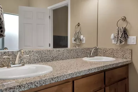 Bath - 1145 Seeger Ave E, Visalia, CA 93292 photo 3 of 7