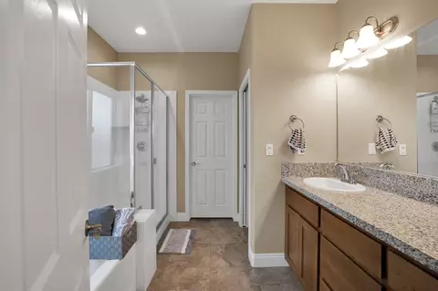 Bath - 1145 Seeger Ave E, Visalia, CA 93292 photo 1 of 7