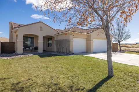 44104 47th St W, Lancaster, CA 93536