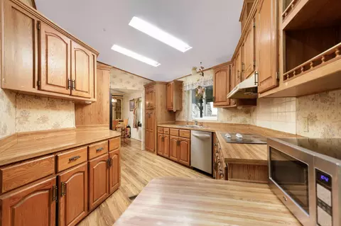 Kitchen - 24314 Transvaal Rd, Tehachapi, CA 93561 photo 3 of 4