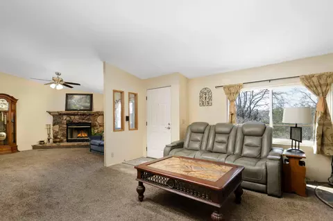 Living - 24314 Transvaal Rd, Tehachapi, CA 93561 photo 2 of 4