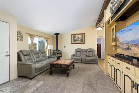 Living - 24314 Transvaal Rd, Tehachapi, CA 93561 photo 1 of 4