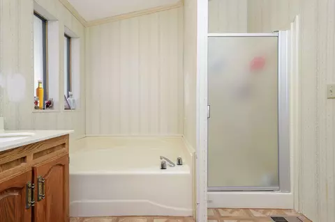 Bath - 24314 Transvaal Rd, Tehachapi, CA 93561 photo 2 of 3