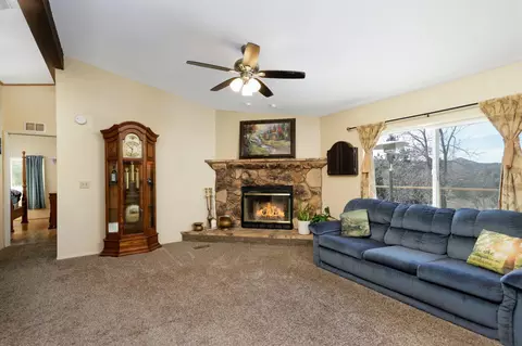 Living - 24314 Transvaal Rd, Tehachapi, CA 93561 photo 3 of 4